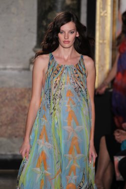 Emilio Pucci gösterisi olarak Milano Moda Haftası