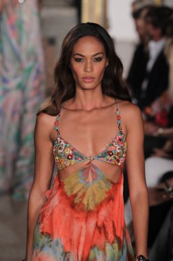 Emilio Pucci gösterisi olarak Milano Moda Haftası