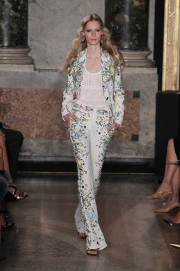 Emilio Pucci gösterisi olarak Milano Moda Haftası