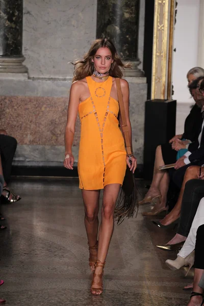 Show de Emilio Pucci como parte da Milan Fashion Week — Fotografia de Stock