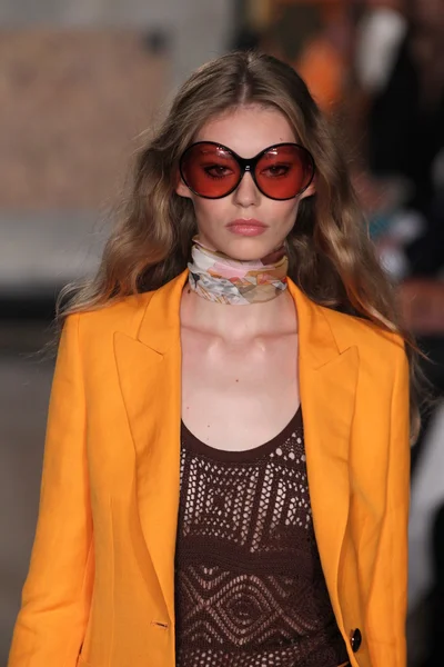Emilio Pucci show como parte de la Semana de la Moda de Milán —  Fotos de Stock