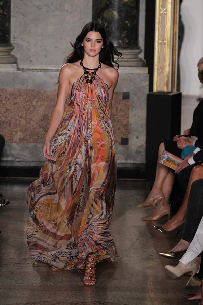 Kendall Jenner at the Emilio Pucci show — Stock Photo, Image