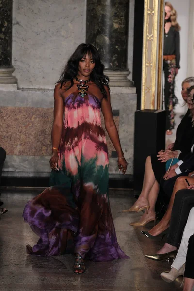 Naomi Campbell at the Emilio Pucci show — Stock Photo, Image