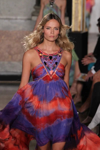 Natasha Poly no show de Emilio Pucci — Fotografia de Stock