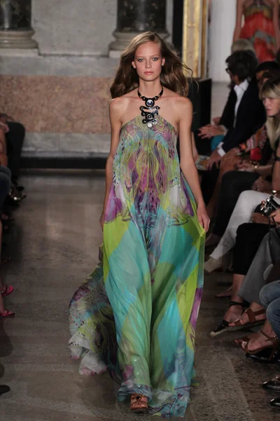 Emilio Pucci Ukázat jako součást Milan Fashion Week — Stock fotografie