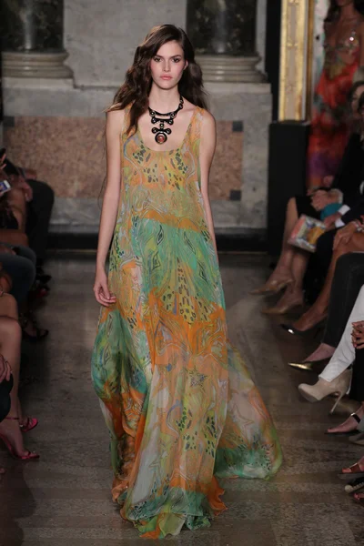 Emilio Pucci show as a part of Milan Fashion Week — Stock Photo, Image