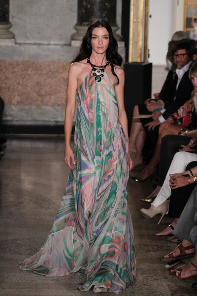 Emilio Pucci ショーで Mariacarla Boscono — ストック写真