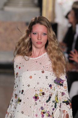 Emilio Pucci gösterisi olarak Milano Moda Haftası