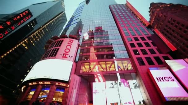 Nacht schot van times square — Stockvideo