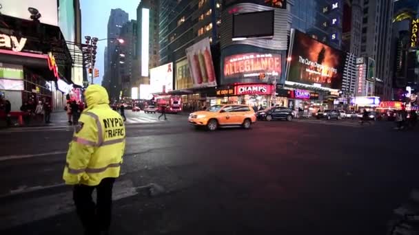 タイムズスクエアの夜のショット — ストック動画