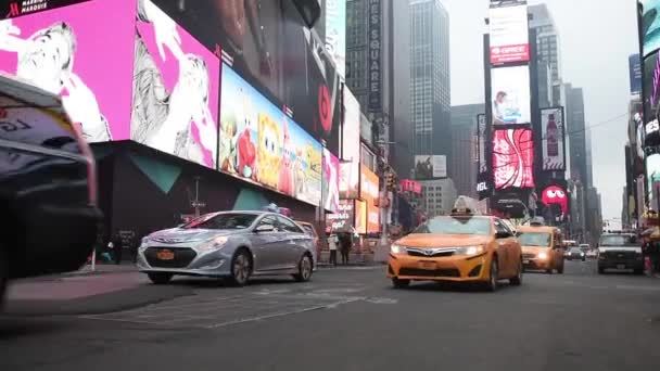 Rušné náměstí Times Square — Stock video