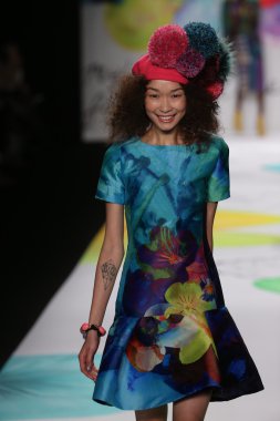 Mercedes-Benz Moda Haftası sırasında Desigual defile