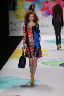 Mercedes-Benz Moda Haftası sırasında Desigual defile