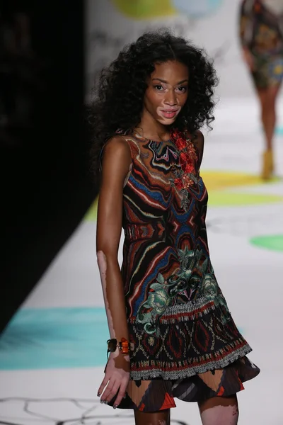 Desigual desfile de moda durante Mercedes-Benz Fashion Week — Fotografia de Stock