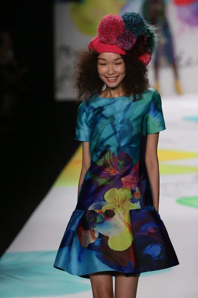 Desigual pokaz mody podczas Mercedes-Benz Fashion Week — Zdjęcie stockowe