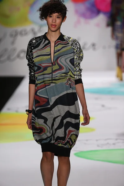 Desigual fashion show during Mercedes-Benz Fashion Week — Stock Photo, Image