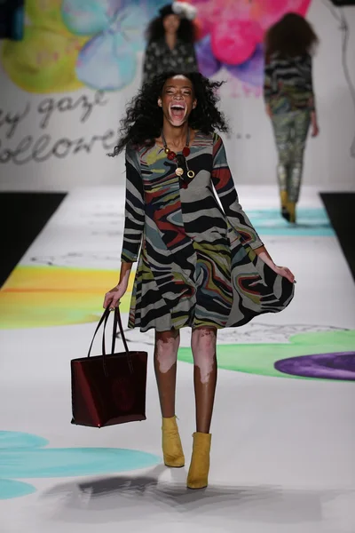 Desigual fashion show during Mercedes-Benz Fashion Week — Stock Photo, Image