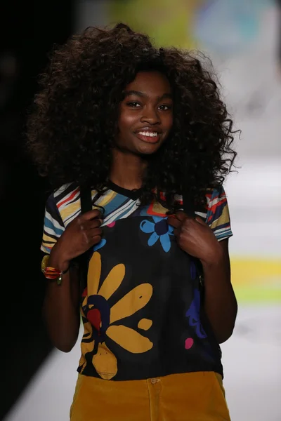 Desigual fashion show during Mercedes-Benz Fashion Week — Stock Photo, Image