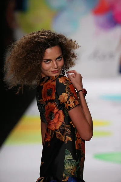 Desigual fashion show during Mercedes-Benz Fashion Week — Stock Photo, Image