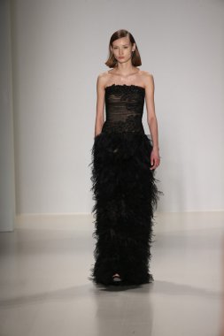 Tadashi Shoji gösterisi sırasında Mercedes-Benz moda hafta Güz