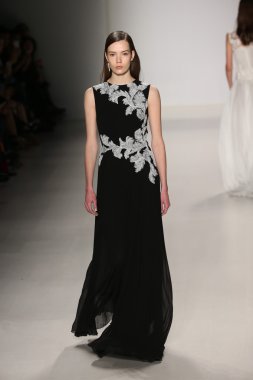 Tadashi Shoji gösterisi sırasında Mercedes-Benz moda hafta Güz