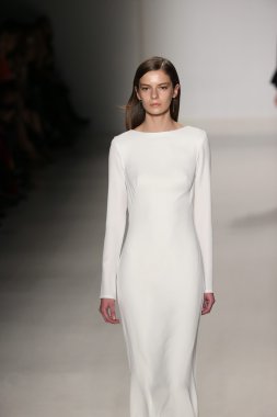 Tadashi Shoji gösterisi sırasında Mercedes-Benz moda hafta Güz