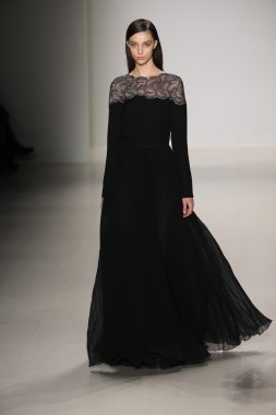 Tadashi Shoji gösterisi Mercedes-Benz Moda Haftası sırasında