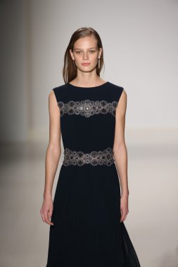 Tadashi Shoji gösterisi Mercedes-Benz Moda Haftası sırasında