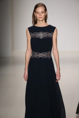 Tadashi Shoji gösterisi Mercedes-Benz Moda Haftası sırasında