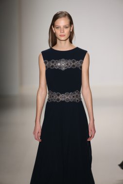 Tadashi Shoji gösterisi Mercedes-Benz Moda Haftası sırasında