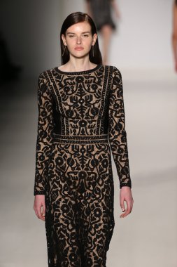 Tadashi Shoji gösterisi Mercedes-Benz Moda Haftası sırasında