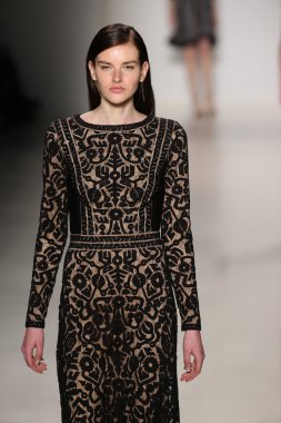 Tadashi Shoji gösterisi Mercedes-Benz Moda Haftası sırasında