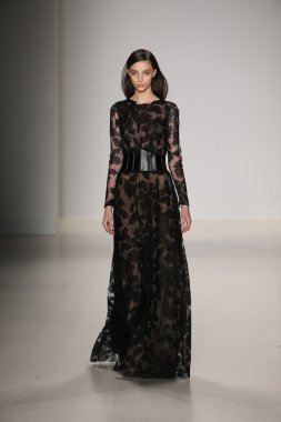 Tadashi Shoji gösterisi Mercedes-Benz Moda Haftası sırasında