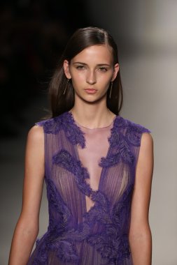 Tadashi Shoji gösterisi Mercedes-Benz Moda Haftası sırasında