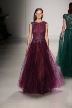 Tadashi Shoji gösterisi Mercedes-Benz Moda Haftası sırasında