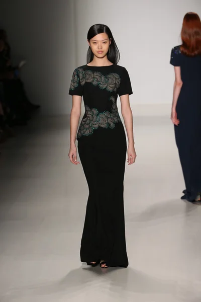 Défilé Tadashi Shoji lors de la Fashion Week Mercedes-Benz — Photo