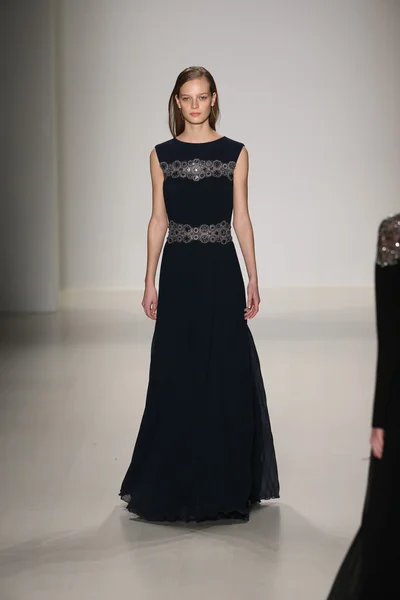 Tadashi Shoji show during Mercedes-Benz Fashion Week — Stock Photo, Image