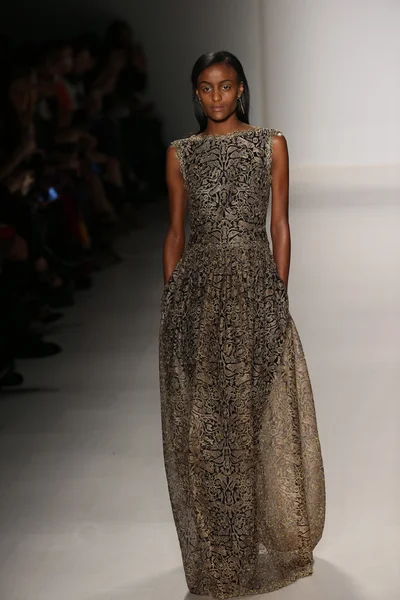 Tadashi Shoji mostra durante Mercedes-Benz Fashion Week — Foto Stock