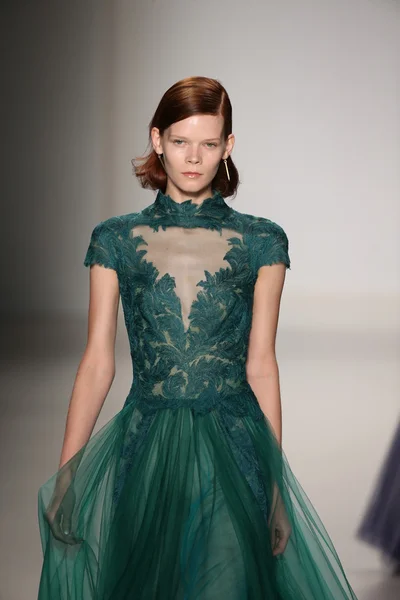 Tadashi Shoji show under Mercedes-Benz Fashion Week — Stockfoto