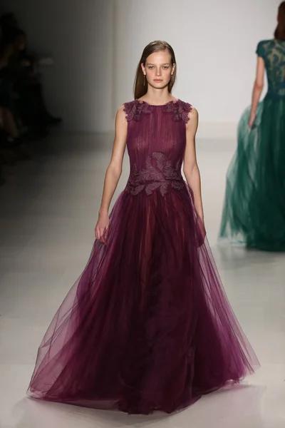 Show de Tadashi Shoji durante a Mercedes-Benz Fashion Week — Fotografia de Stock