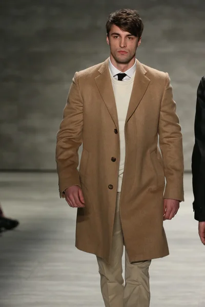 Модный показ Тодда Снайдера во время Недели моды Mercedes-Benz — стоковое фото