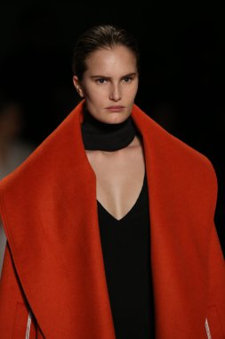 Alla Kostromichova Tome moda gösterisi