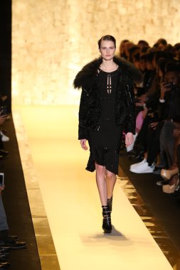 Herve Leger Max Azria defile tarafından