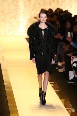 Herve Leger Max Azria defile tarafından