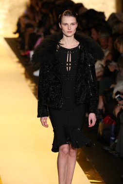 Herve Leger Max Azria defile tarafından