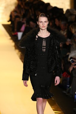 Herve Leger Max Azria defile tarafından