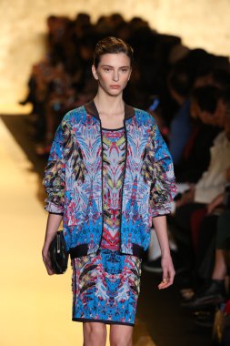 Herve Leger Max Azria defile tarafından