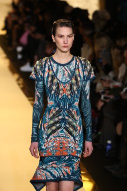 Herve Leger Max Azria defile tarafından