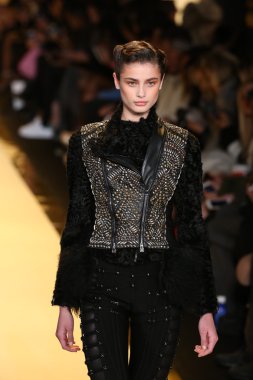 Herve Leger Max Azria defile tarafından