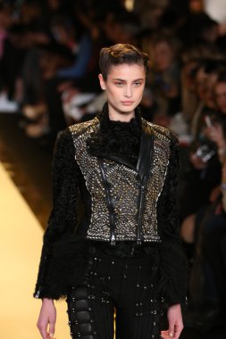 Herve Leger Max Azria defile tarafından